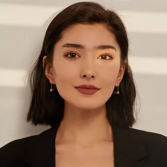 Chic Lock Hoop Earrings - Picture 6 of 8